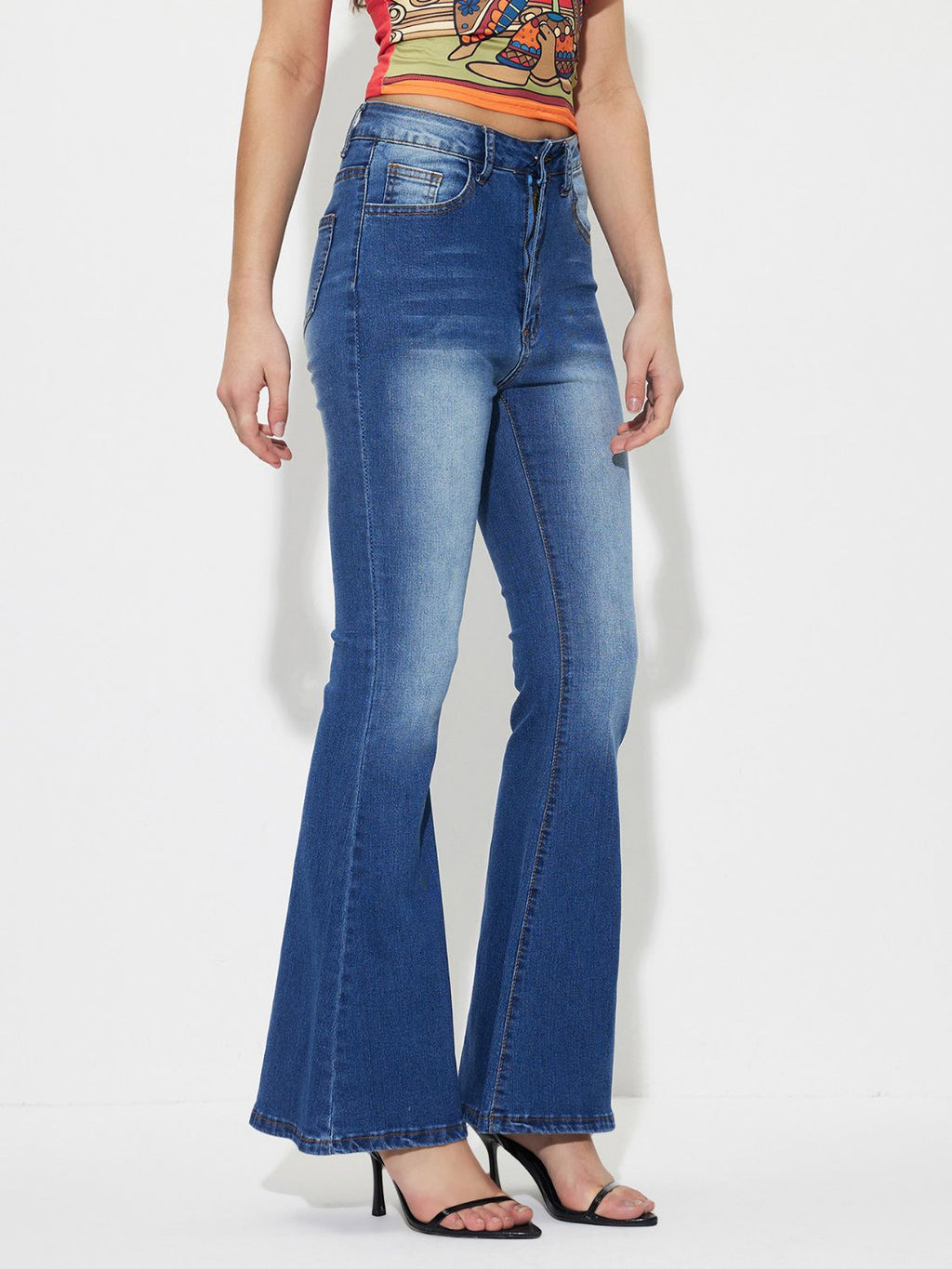 Jeans de tiro medio con corte de bota