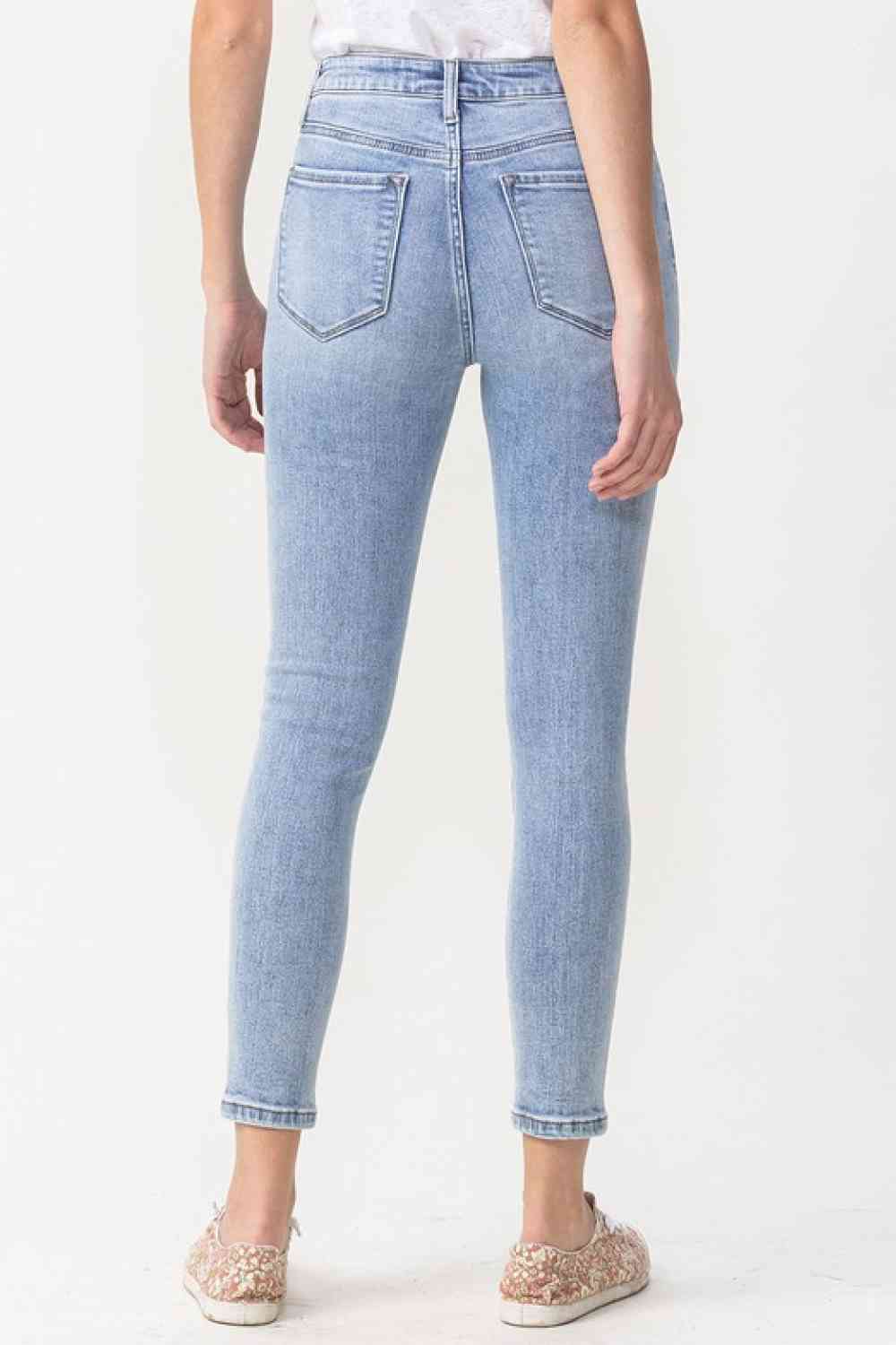 Jeans pitillo cropped de tiro alto Talia de Lovervet, tallas grandes