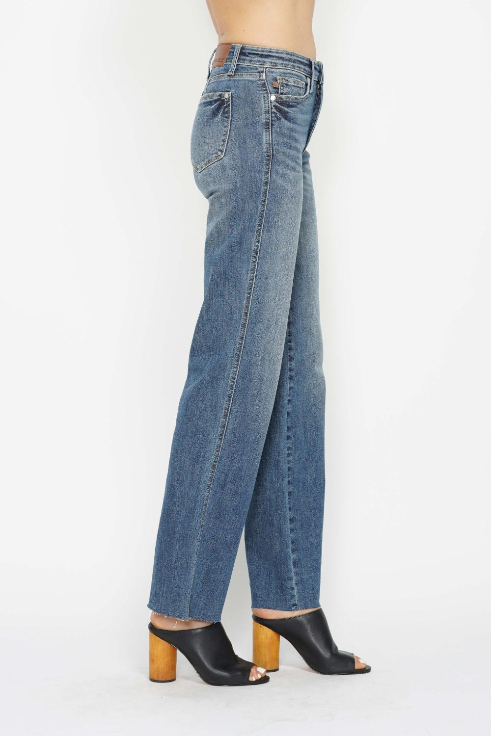 Jeans rectos Judy Blue con control de abdomen en tallas extendidas