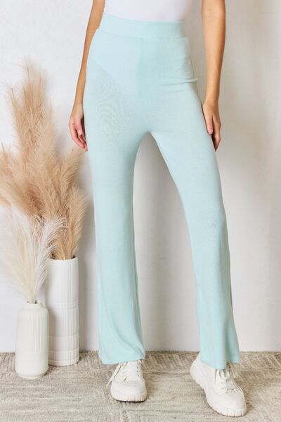 Pantalones acampanados de punto ultrasuave y talle alto RISEN, disponibles en todas las tallas