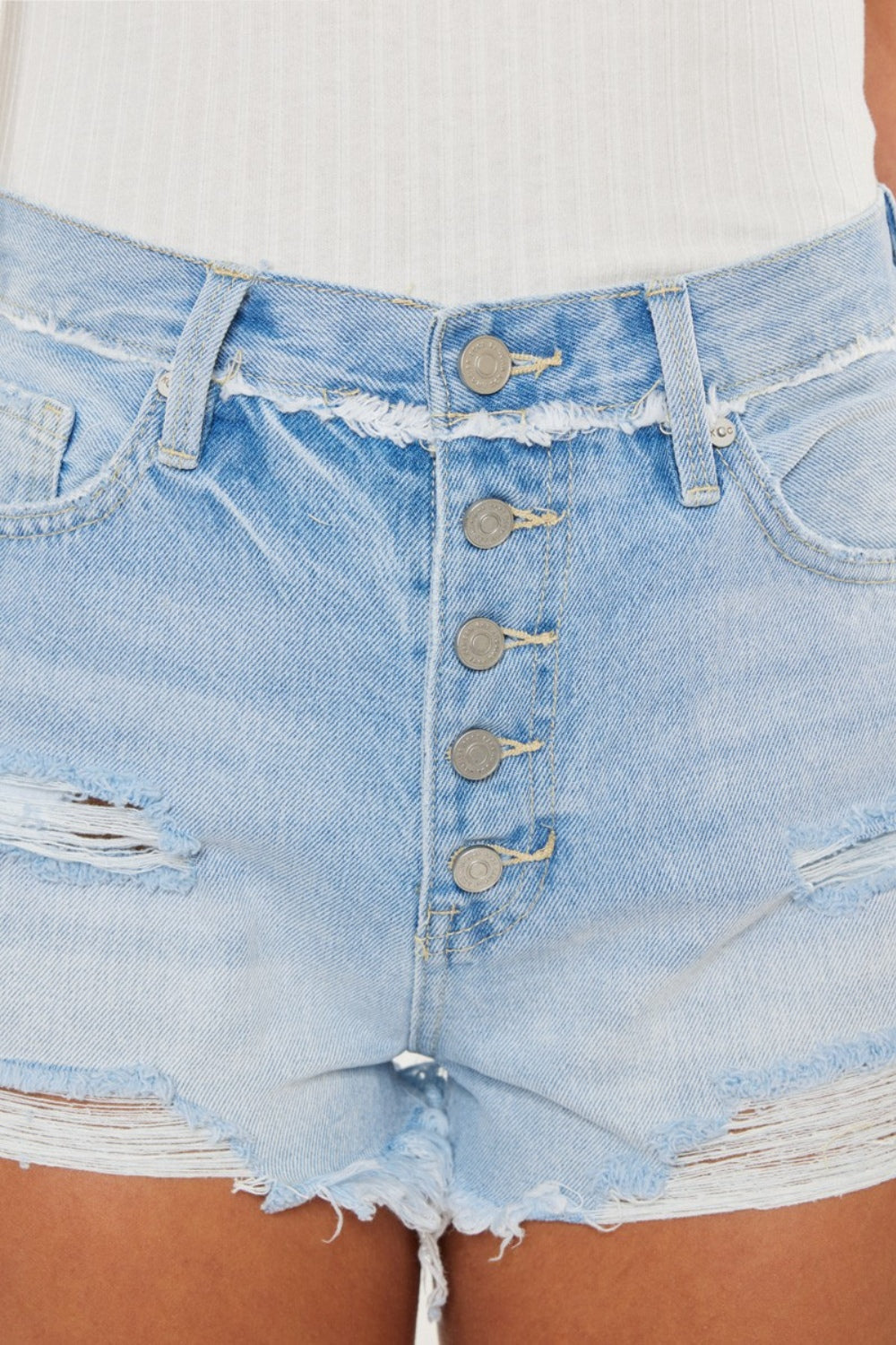 Shorts de mezclilla Kancan desgastados con bragueta de botones