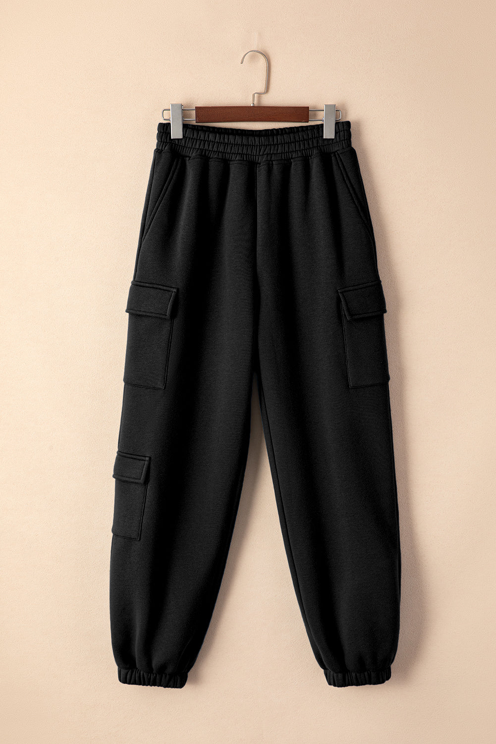 Pantalones deportivos con bolsillos y cintura elástica
