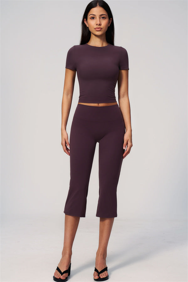 Conjunto de 2 piezas Zura: camiseta y leggings capri