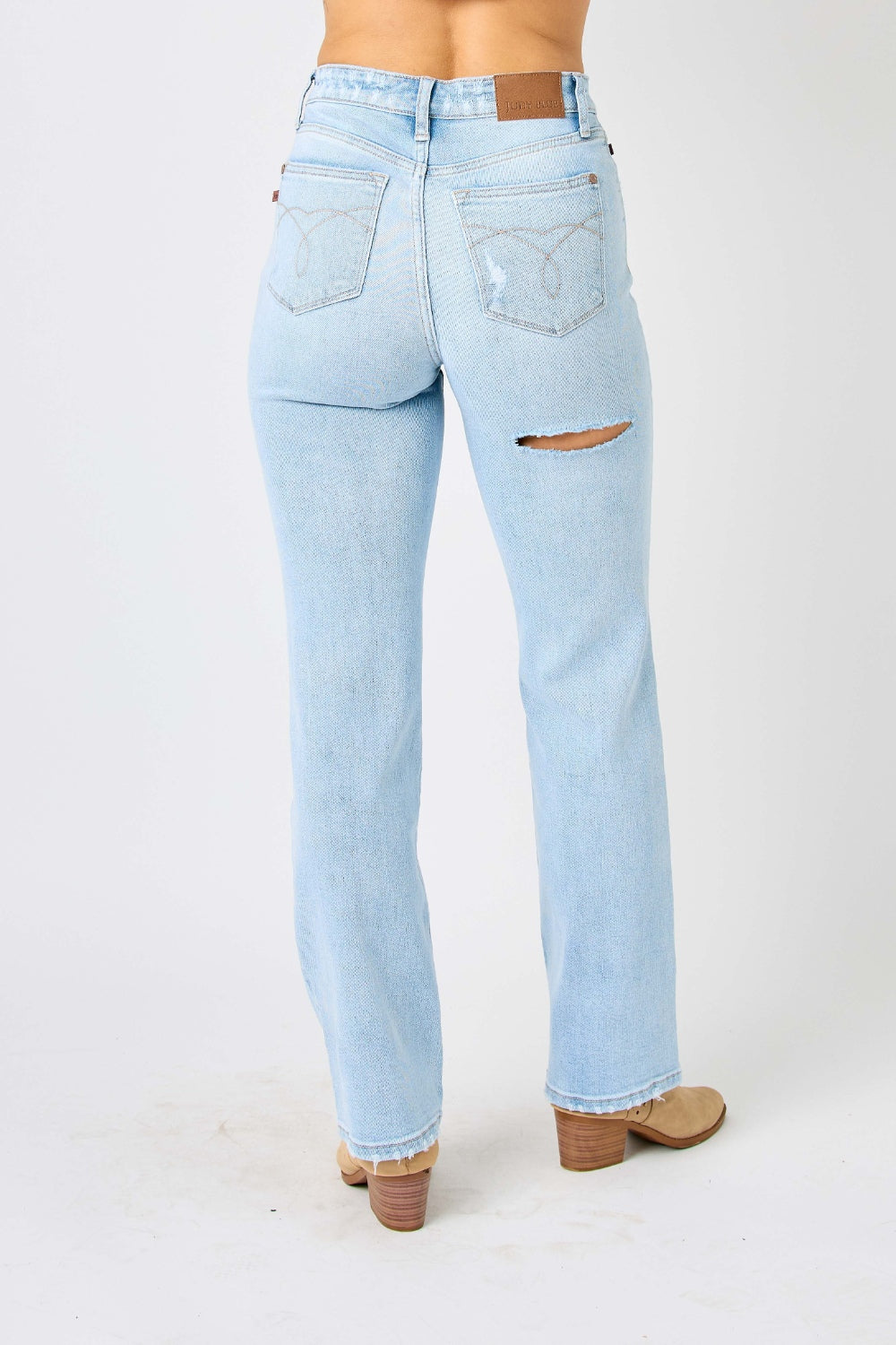 Jeans rectos desgastados de cintura alta Judy Blue, en tallas completas