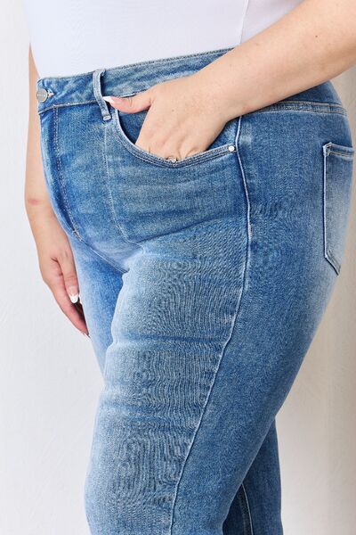 Jeans acampanados de tiro alto al tobillo RISEN en tallas inclusivas