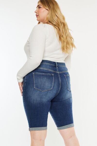 Shorts de mezclilla Kancan de talla grande, con efecto bigotes de gato y cierre de botones