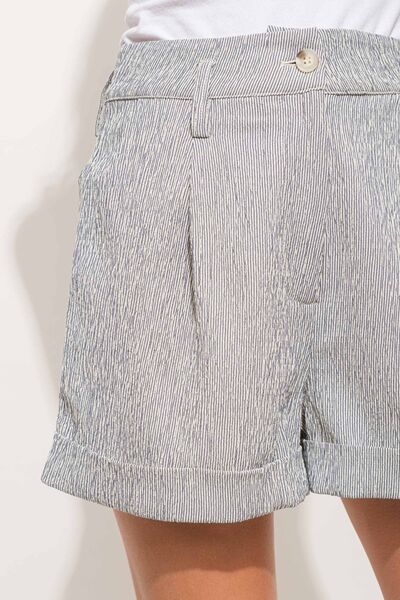And The Why Shorts de rayas finas de cintura alta con dobladillo vuelto