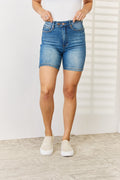 Shorts bermuda de mezclilla Judy Blue en tallas grandes, con control de abdomen y doble botón