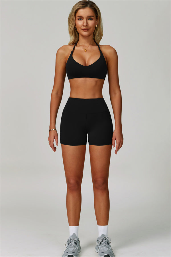 Gedurfde 2-delige sportset: bh met racerback en shorts