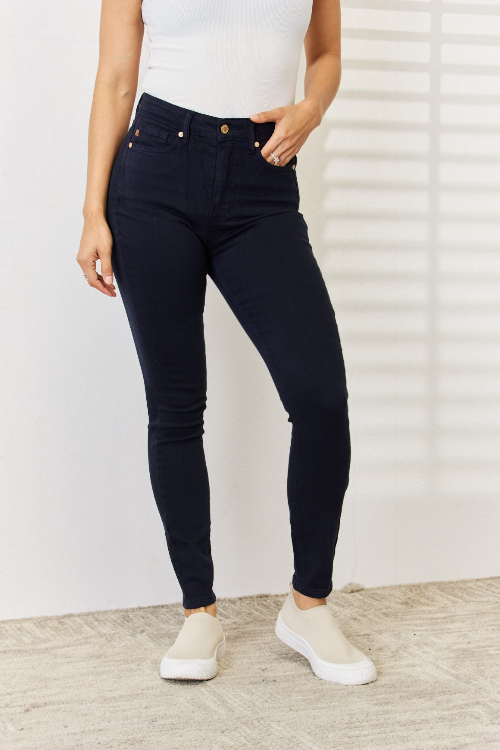 Jeans skinny Judy Blue de todas las tallas, teñidos en prenda, con control de abdomen