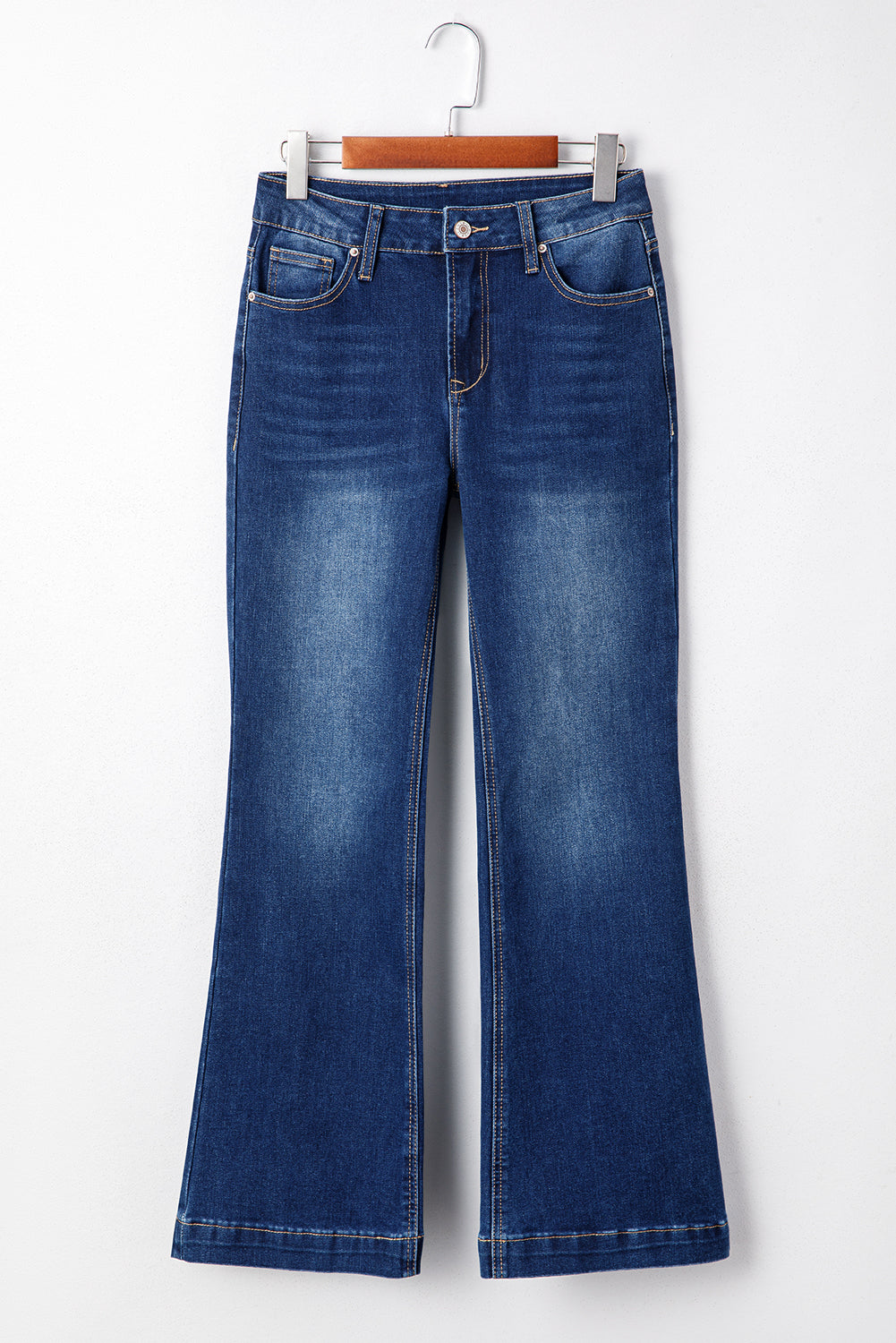 Vaqueros bootcut azul vela con bolsillos de parche y pespuntes