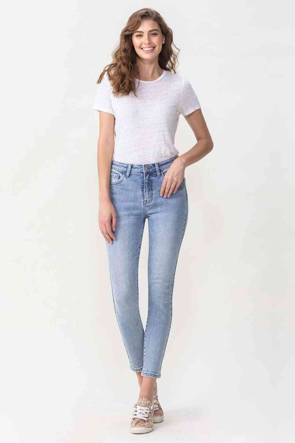 Jeans pitillo cropped de tiro alto Talia de Lovervet, tallas grandes