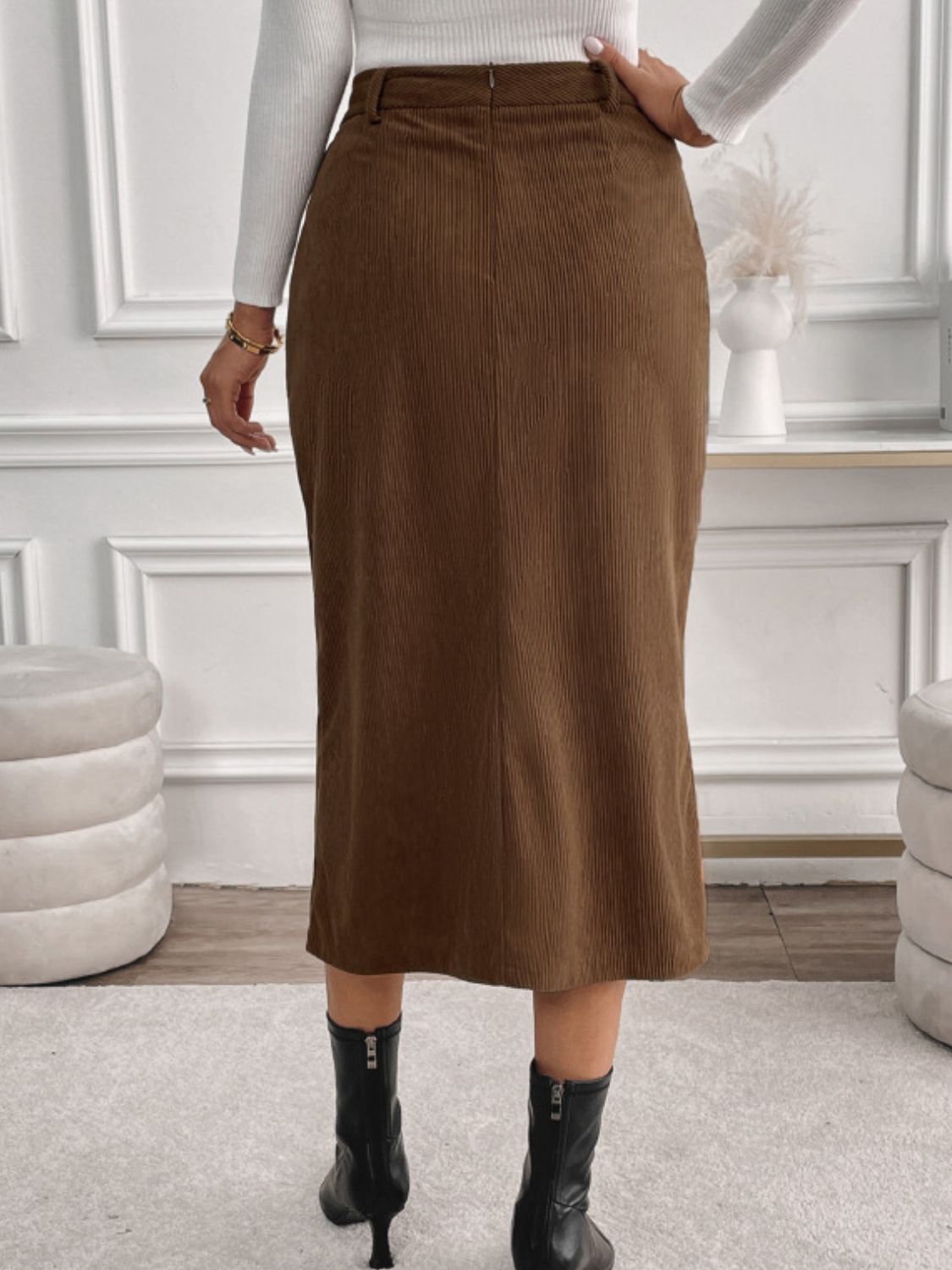 Falda midi Perfee con abertura y bolsillos