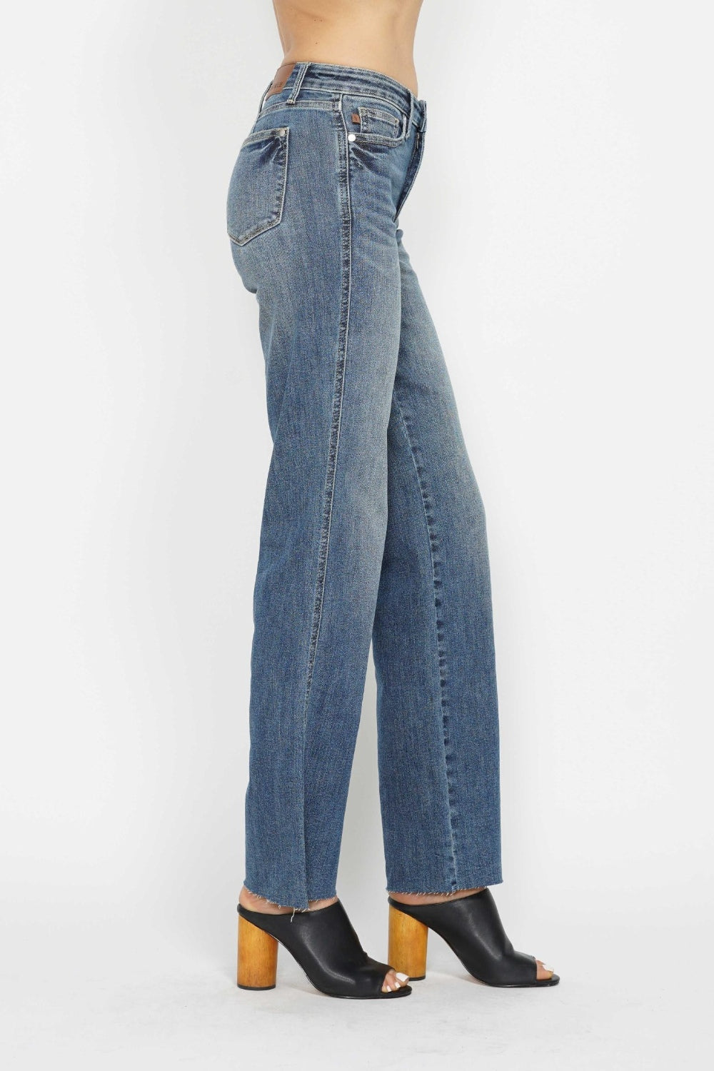 Jeans rectos Judy Blue con control de abdomen en tallas extendidas