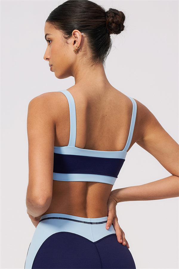 Conjunto de 2 piezas de sujetador deportivo y shorts color arenisca