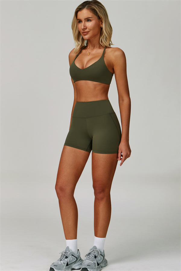 Gedurfde 2-delige sportset: bh met racerback en shorts