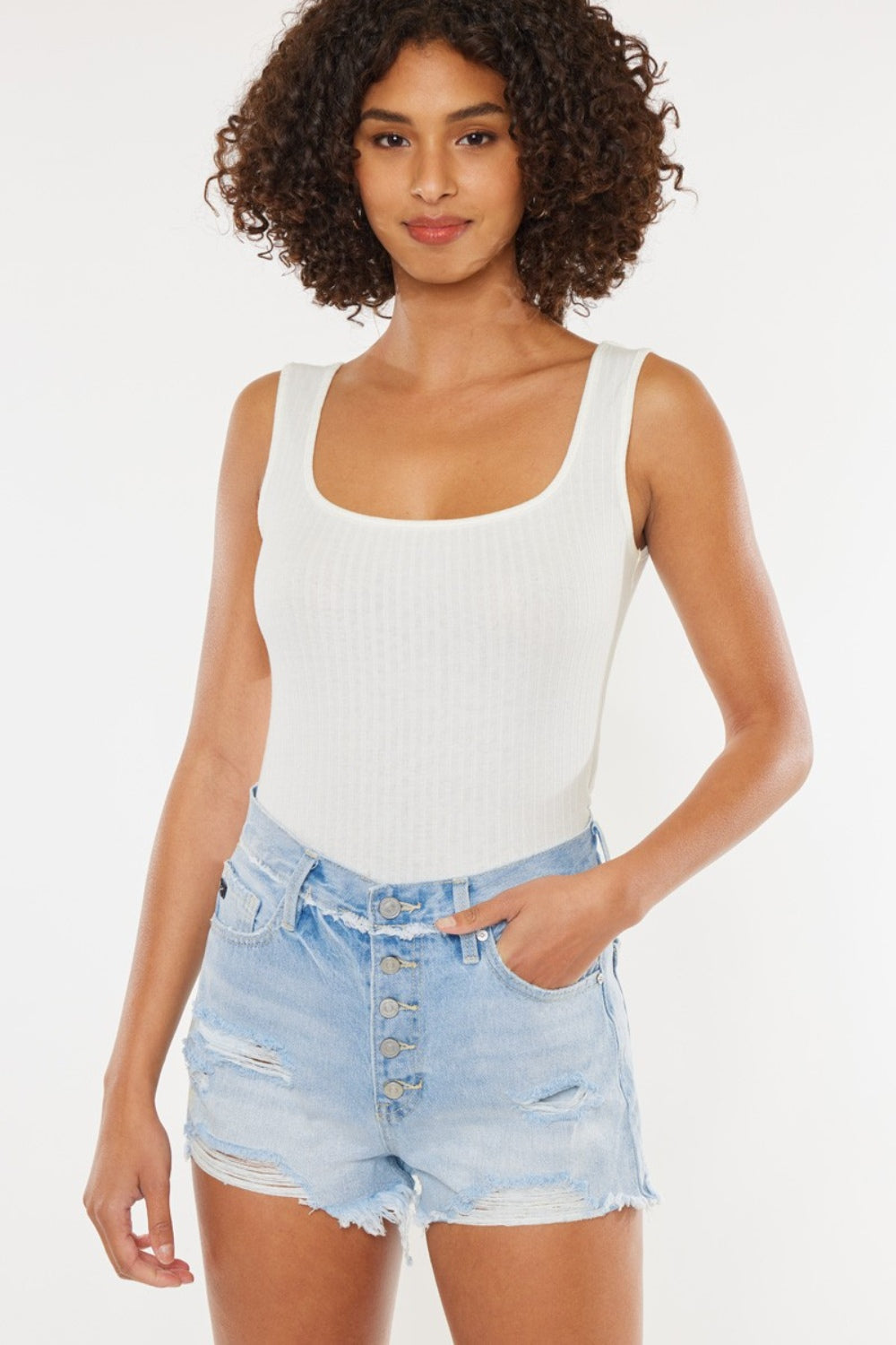 Shorts de mezclilla Kancan desgastados con bragueta de botones