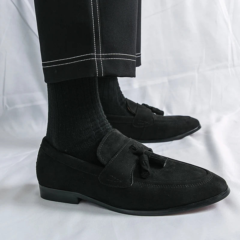 Mocasín Ettore de ante con borlas