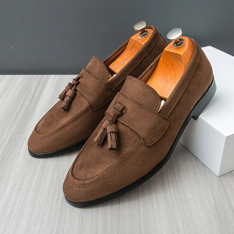 Mocasín Ettore de ante con borlas