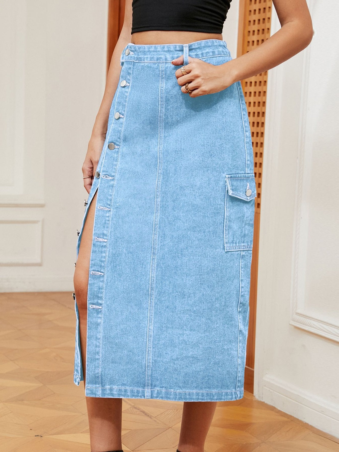 Falda vaquera midi con botones delanteros