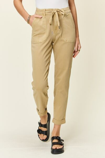 Jeans jogger Judy Blue de cintura alta, disponibles en todas las tallas