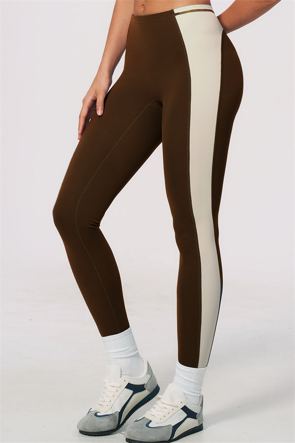 Ensemble 2 pièces Sandstone : brassière de sport et leggings
