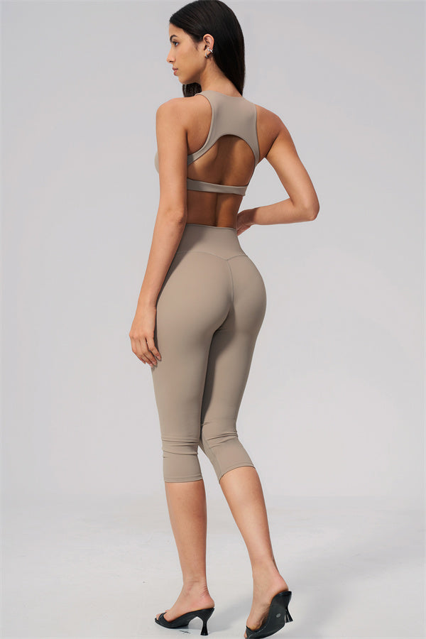 Conjunto de 2 piezas Twirl: sujetador deportivo de espalda abierta y leggings capri