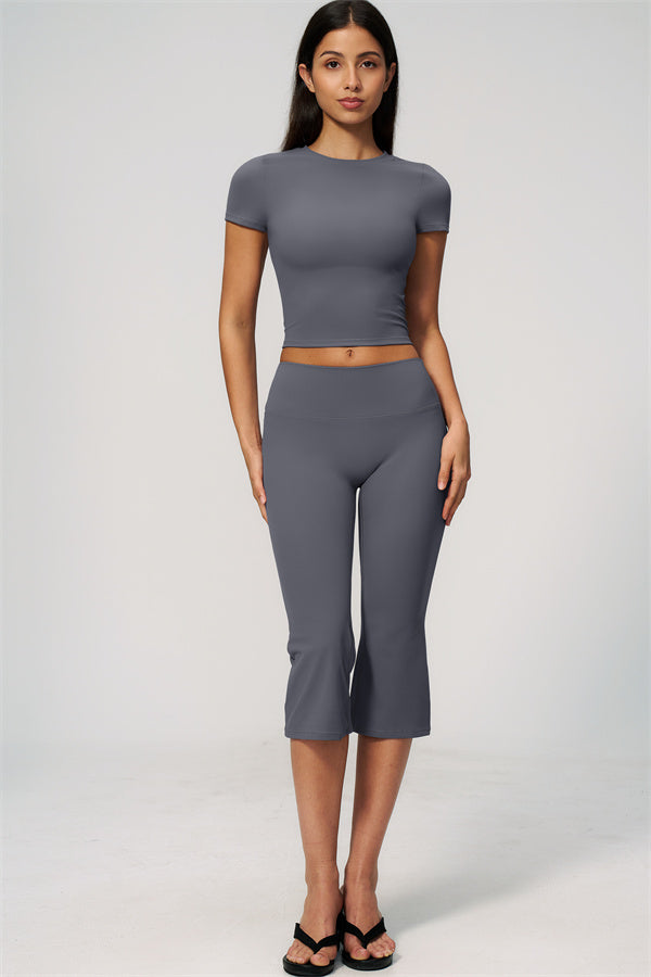Conjunto de 2 piezas Zura: camiseta y leggings capri