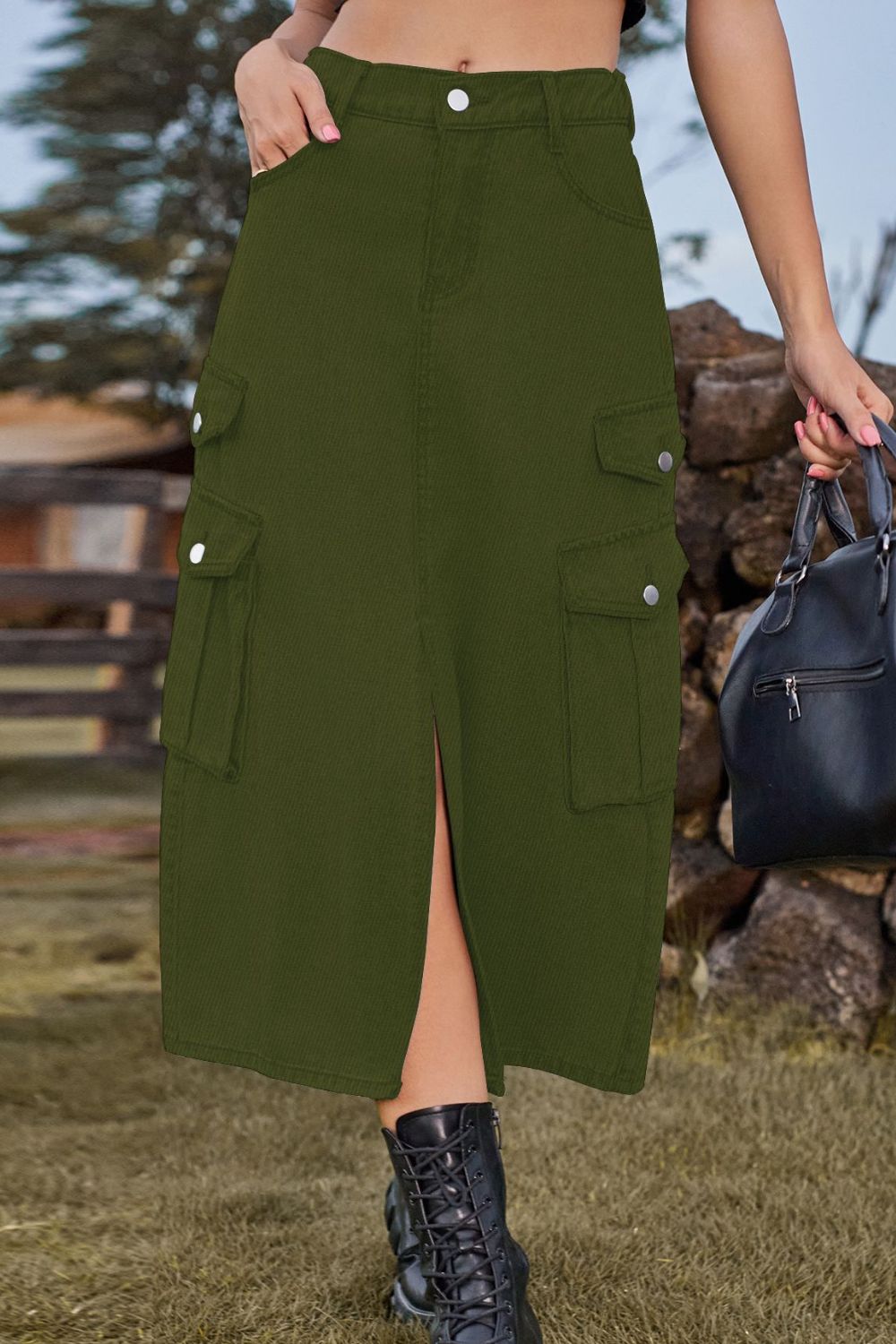Falda midi de mezclilla con abertura frontal y bolsillos