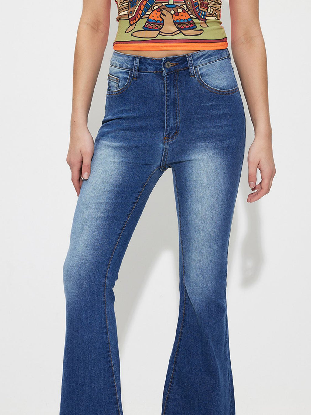 Jeans de tiro medio con corte de bota