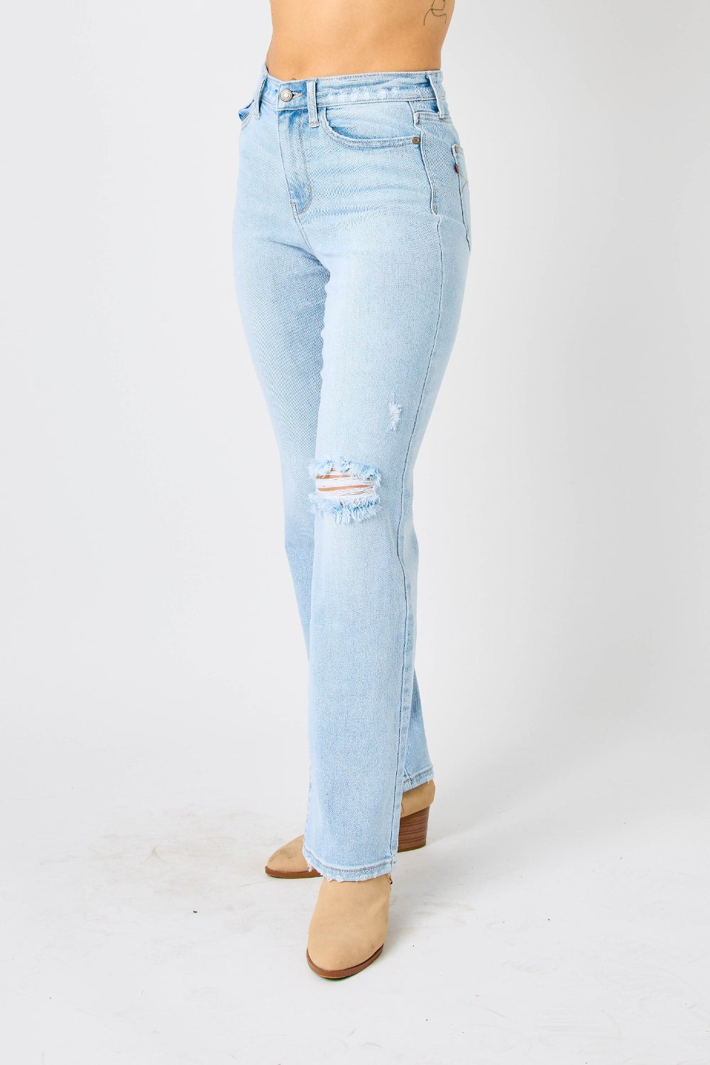 Jeans rectos desgastados de cintura alta Judy Blue, en tallas completas
