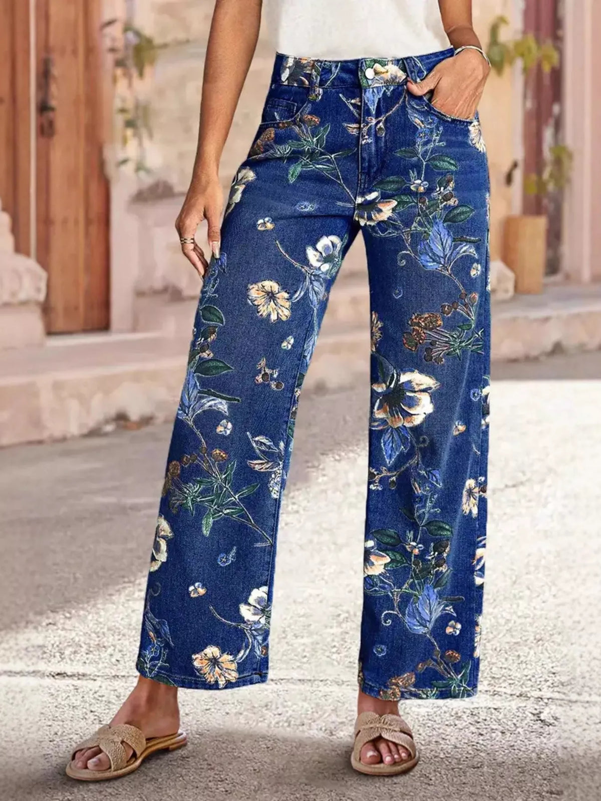 Vaqueros de mezclilla de pierna ancha con estampado floral
