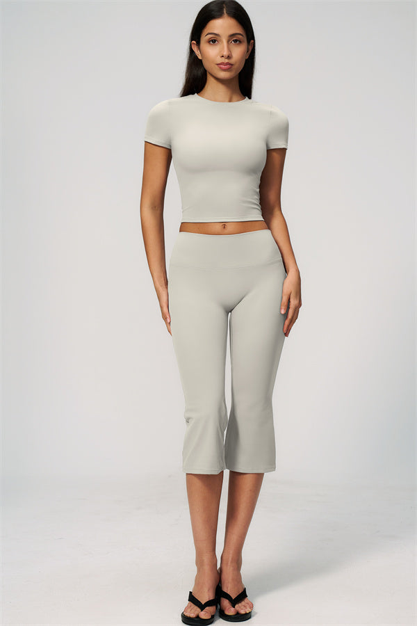 Conjunto de 2 piezas Zura: camiseta y leggings capri