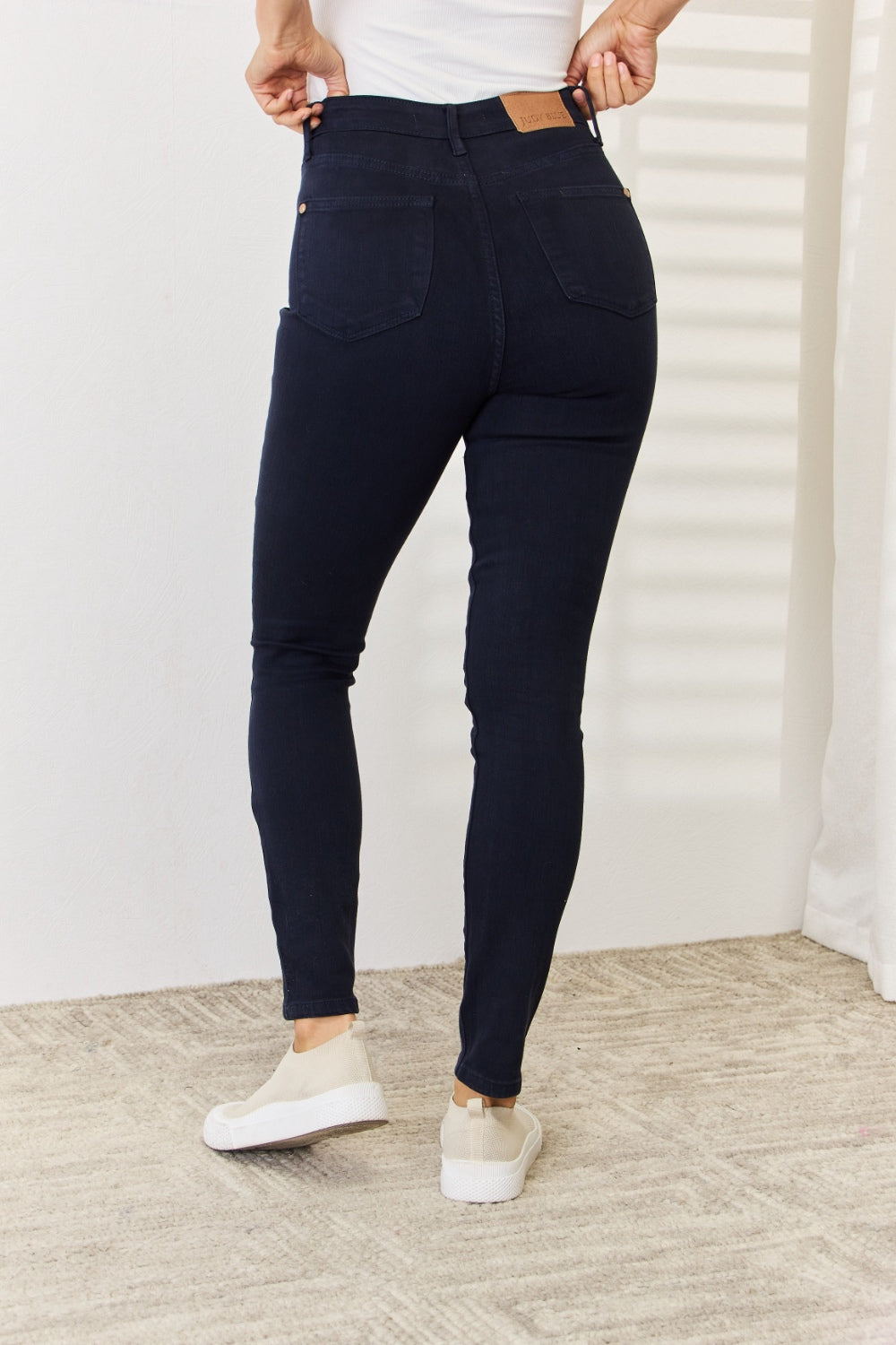 Jeans skinny Judy Blue de todas las tallas, teñidos en prenda, con control de abdomen