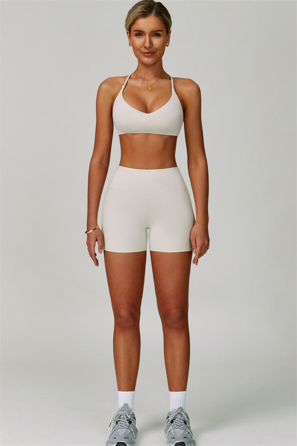Gedurfde 2-delige sportset: bh met racerback en shorts