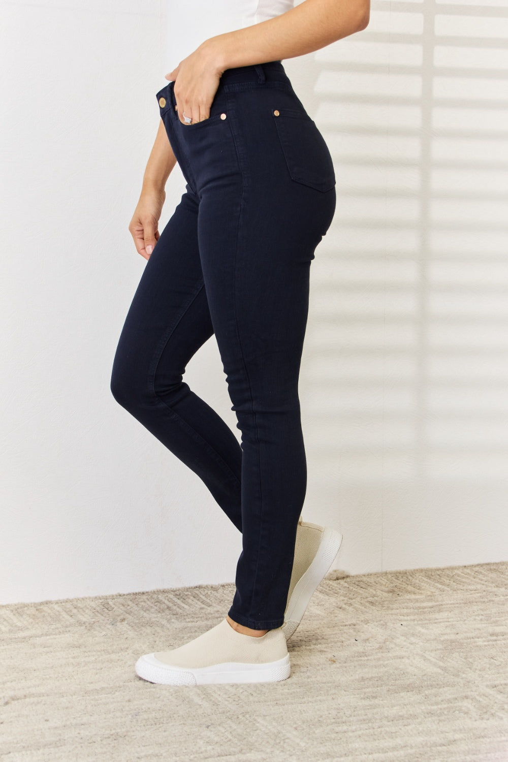 Jeans skinny Judy Blue de todas las tallas, teñidos en prenda, con control de abdomen
