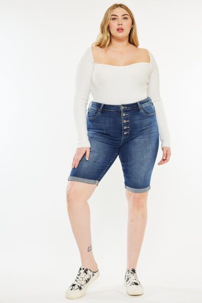 Shorts de mezclilla Kancan de talla grande, con efecto bigotes de gato y cierre de botones