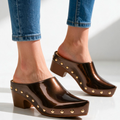Mules Sutton con tachuelas