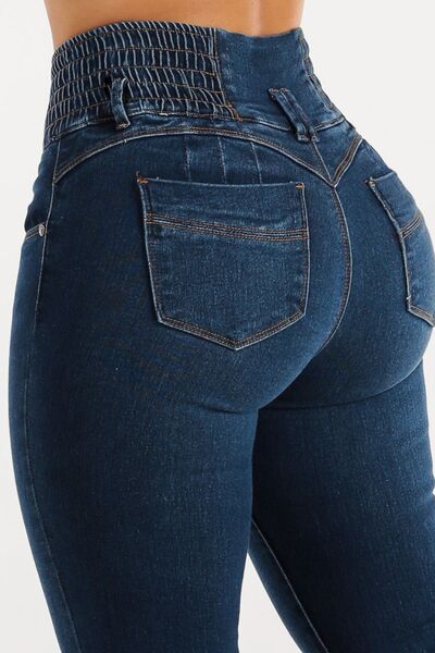 Jeans ajustados de cintura alta con botones y efecto realce de glúteos