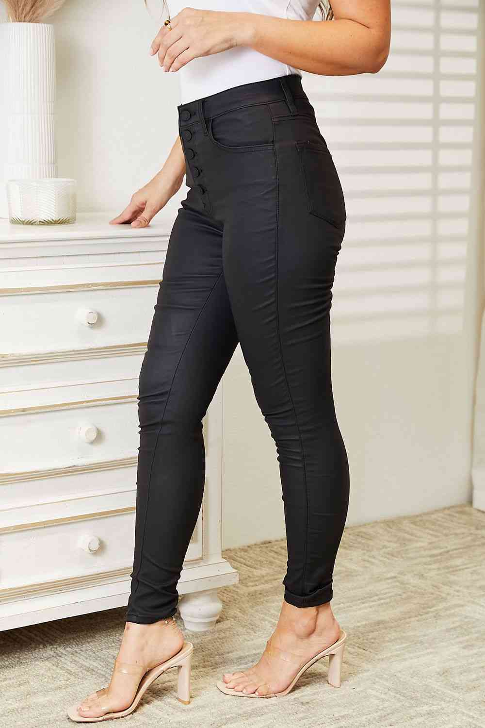 Kancan Jeans skinny de tiro alto al tobillo con acabado negro, tallas grandes