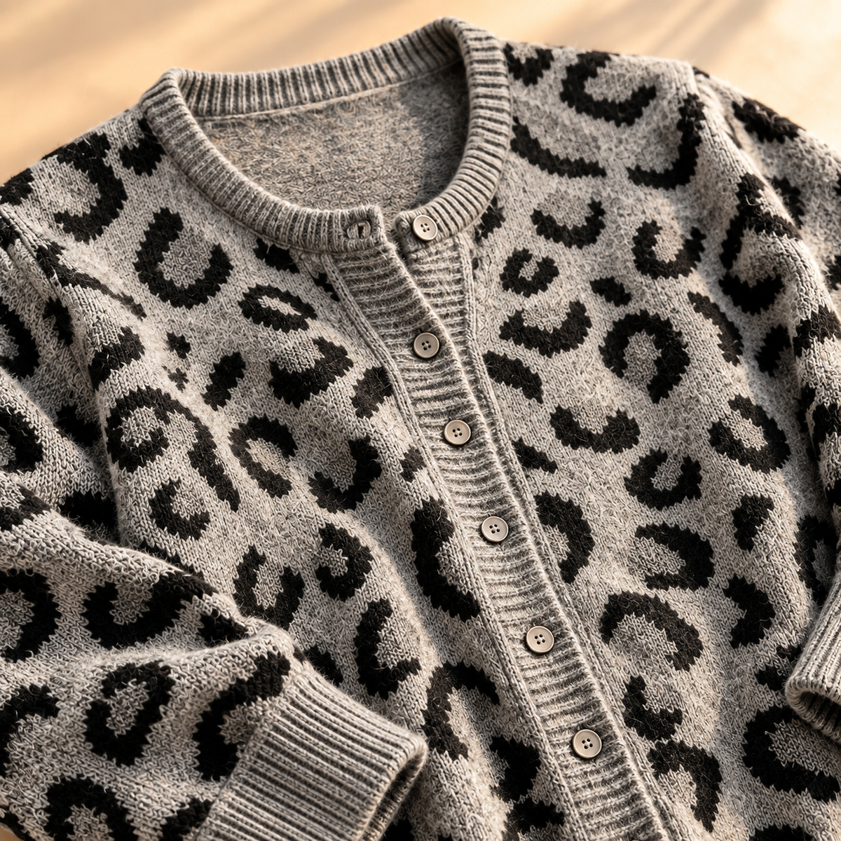 Cárdigan de punto con estampado de leopardo de sabana