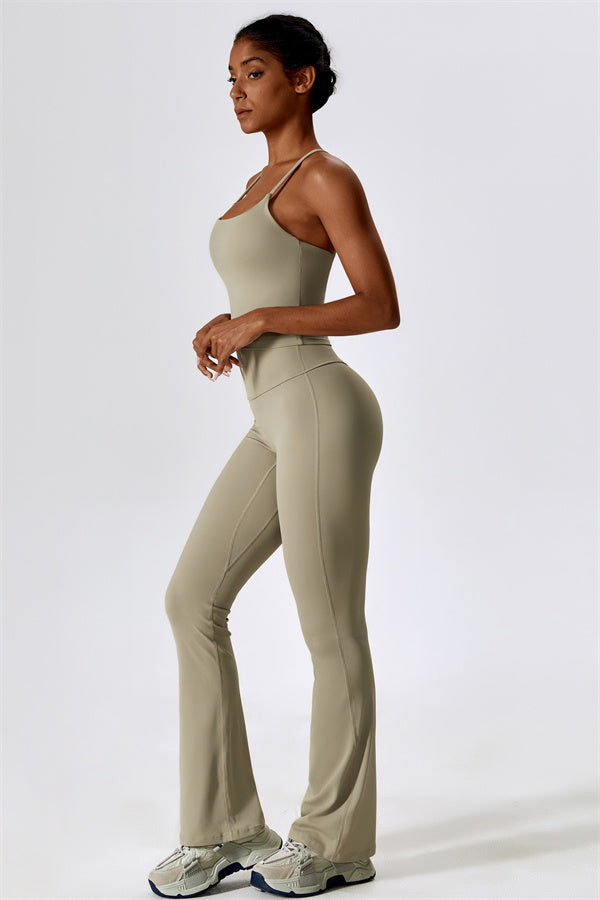 Lily Belle 2-teiliges Set: Sport-BH und ausgestellte Leggings