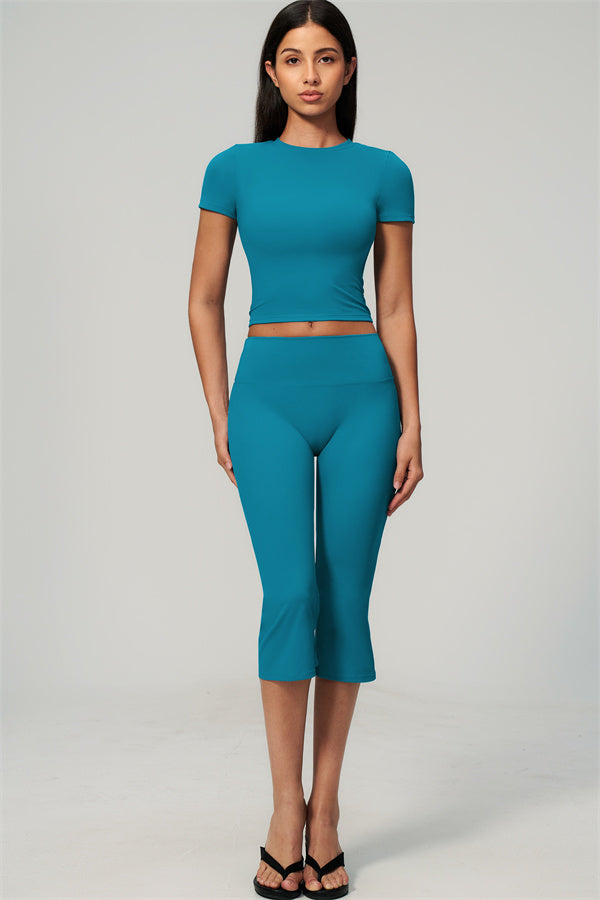 Conjunto de 2 piezas Zura: camiseta y leggings capri