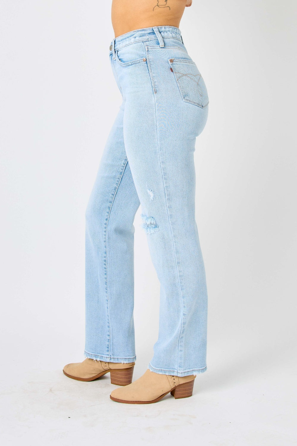 Jeans rectos desgastados de cintura alta Judy Blue, en tallas completas