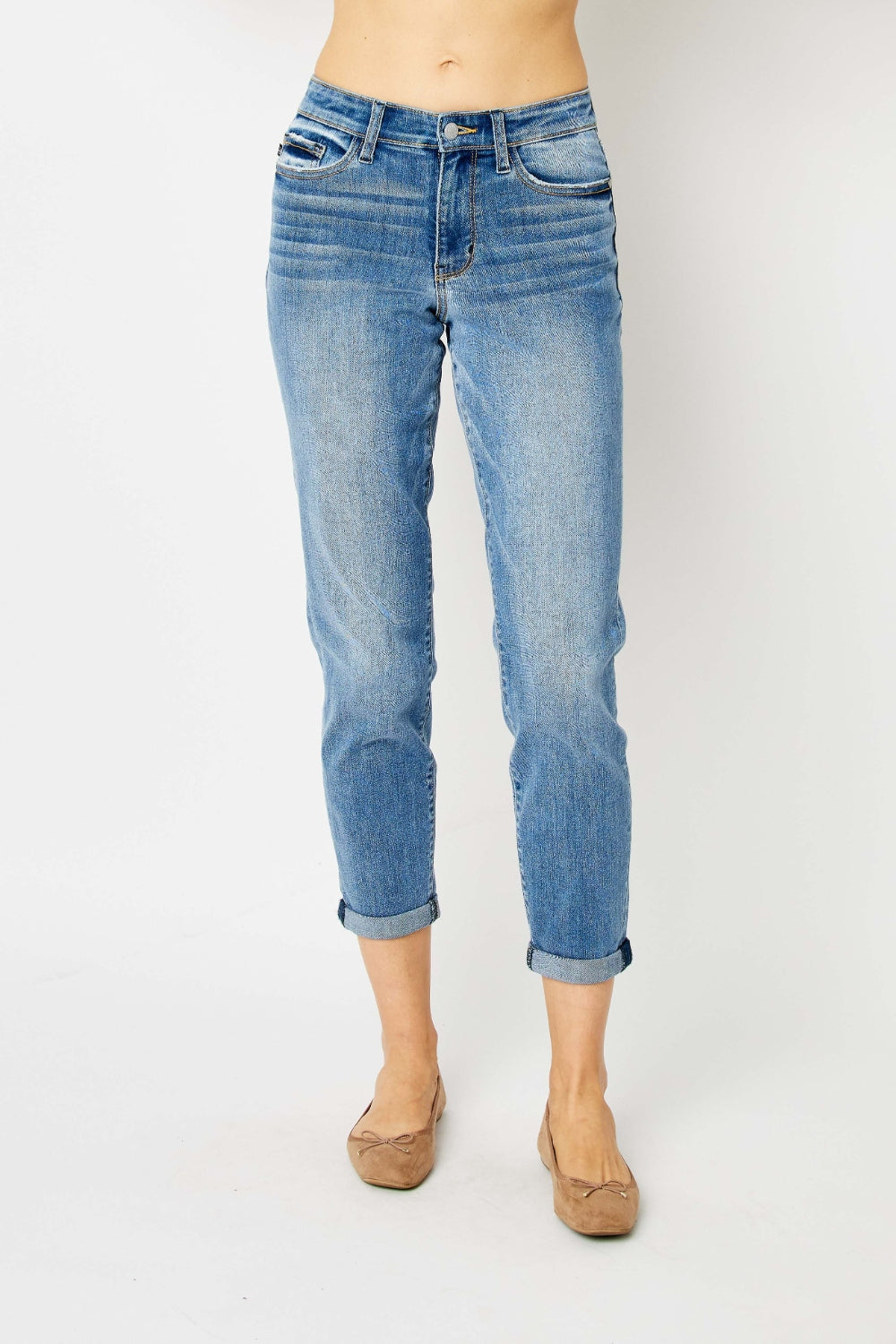 Judy Blue Jeans slim de tiro bajo con dobladillo vuelto, en tallas completas