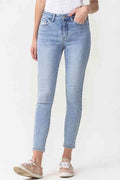 Jeans pitillo cropped de tiro alto Talia de Lovervet, tallas grandes