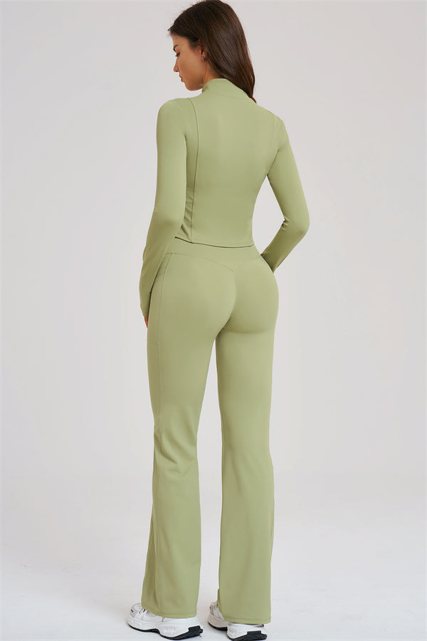 Ensemble 3 pièces Sizzle : veste zippée, brassière de sport et leggings évasés