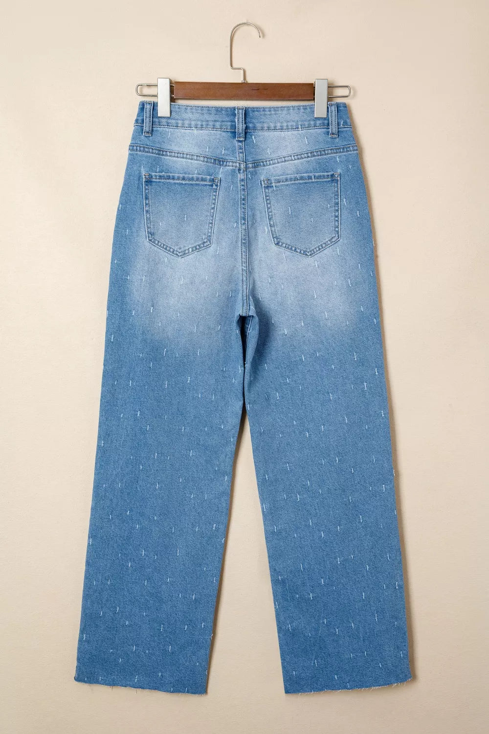 Jeans de control de abdomen con detalles desgastados y dobladillo sin rematar