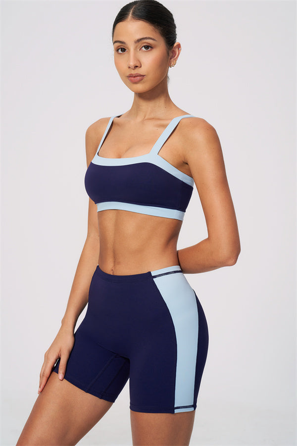 Conjunto de 2 piezas de sujetador deportivo y shorts color arenisca