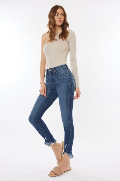 Jeans Kancan de tiro alto, cropped y con bajo sin rematar